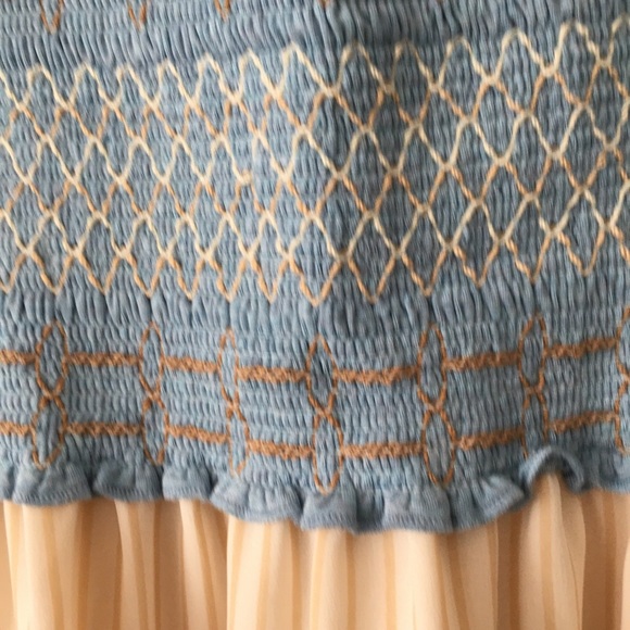 Smocked printed Dress - Picture 6 of 7